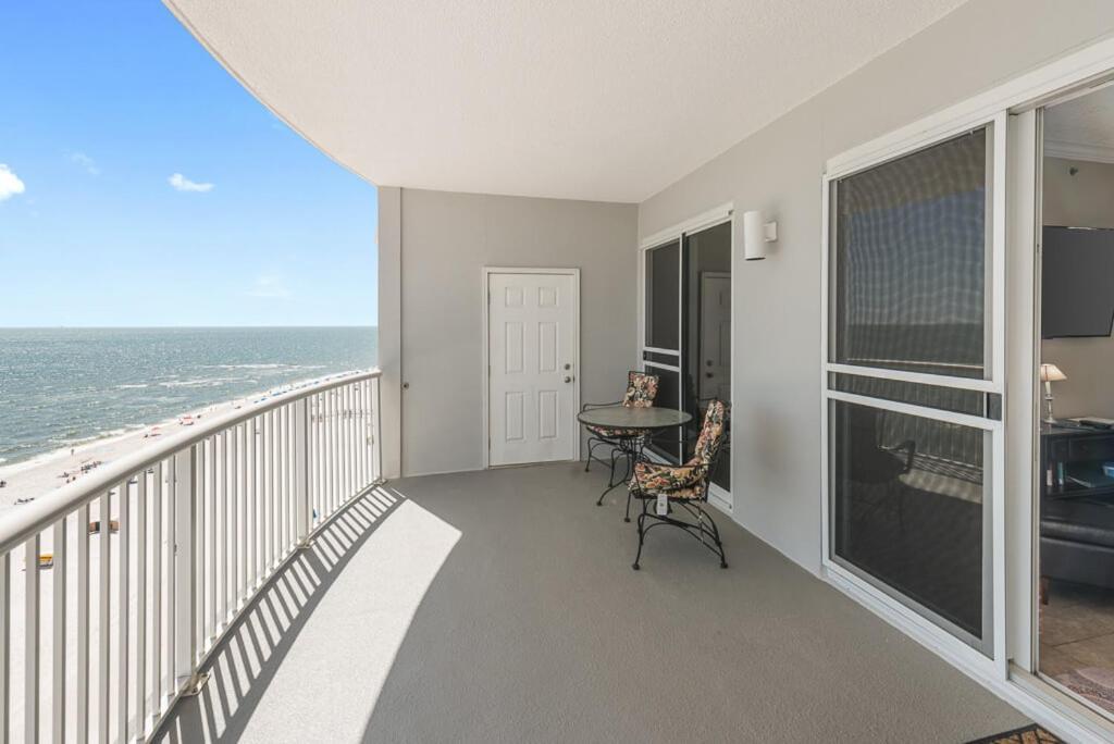 Island Royale: Beachfront Condo in Gulf Shores Exterior photo